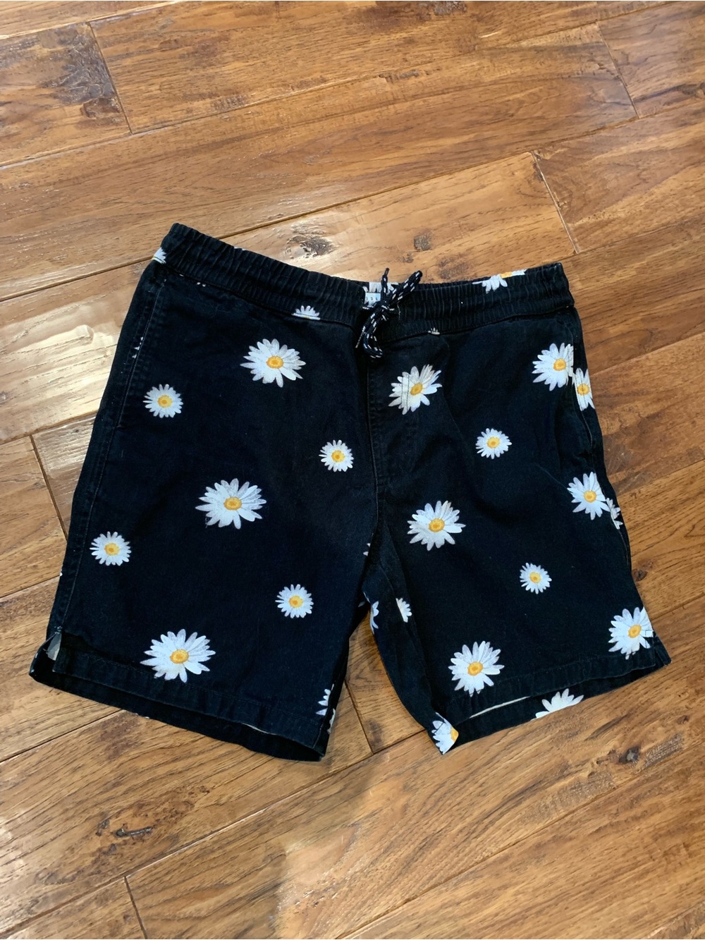 Women’s Black Daisy Print Casual Shorts